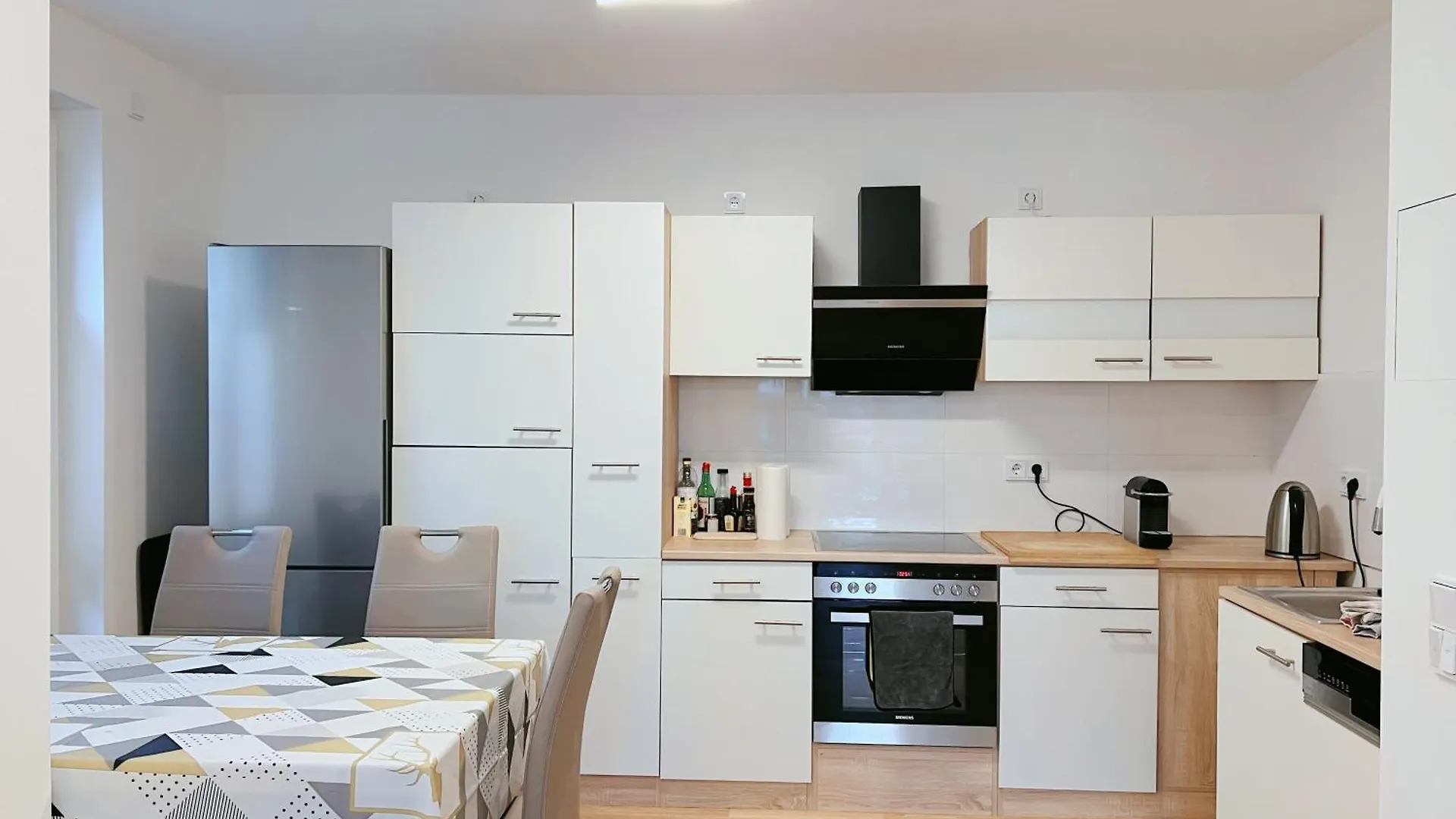 Moden Apartment In Central Cologne With Free Parking