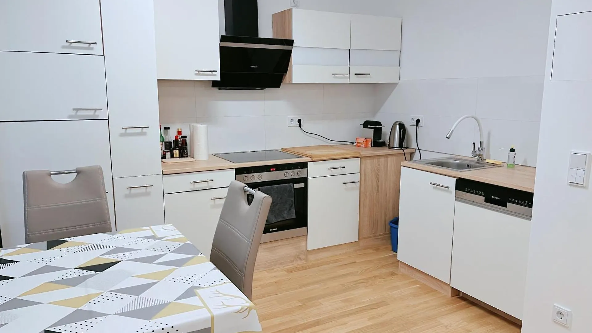 Moden Apartment In Central Cologne With Free Parking